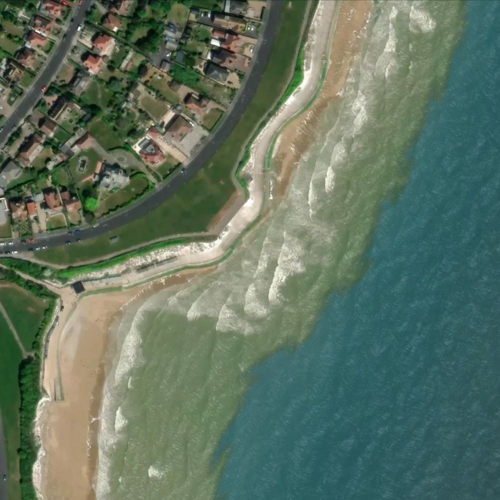 Dumpton Gap at low water: the dry beach shaded on a satellite map