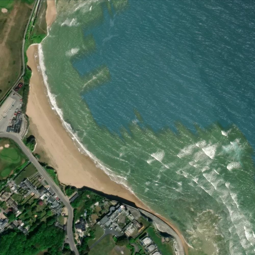 Kingsgate Bay at low water: the dry beach shaded on a satellite map